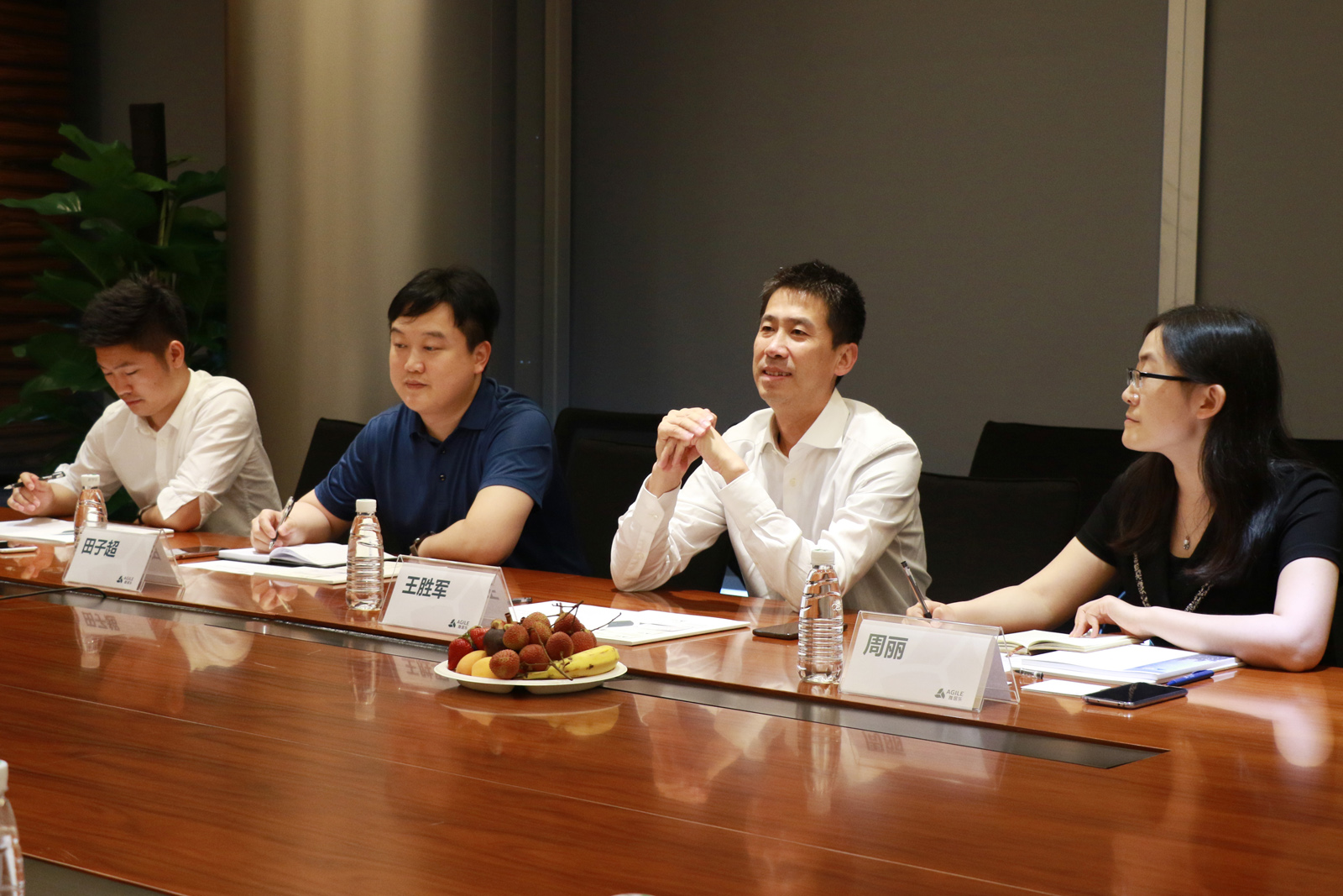 1559098274632759.jpg 中國建設報社一行在研討會上傳遞精神.jpg